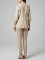 Marynarka damska luźny krój – rękaw 3/4, kieszenie - Arkadya Outlet - Women Blazer