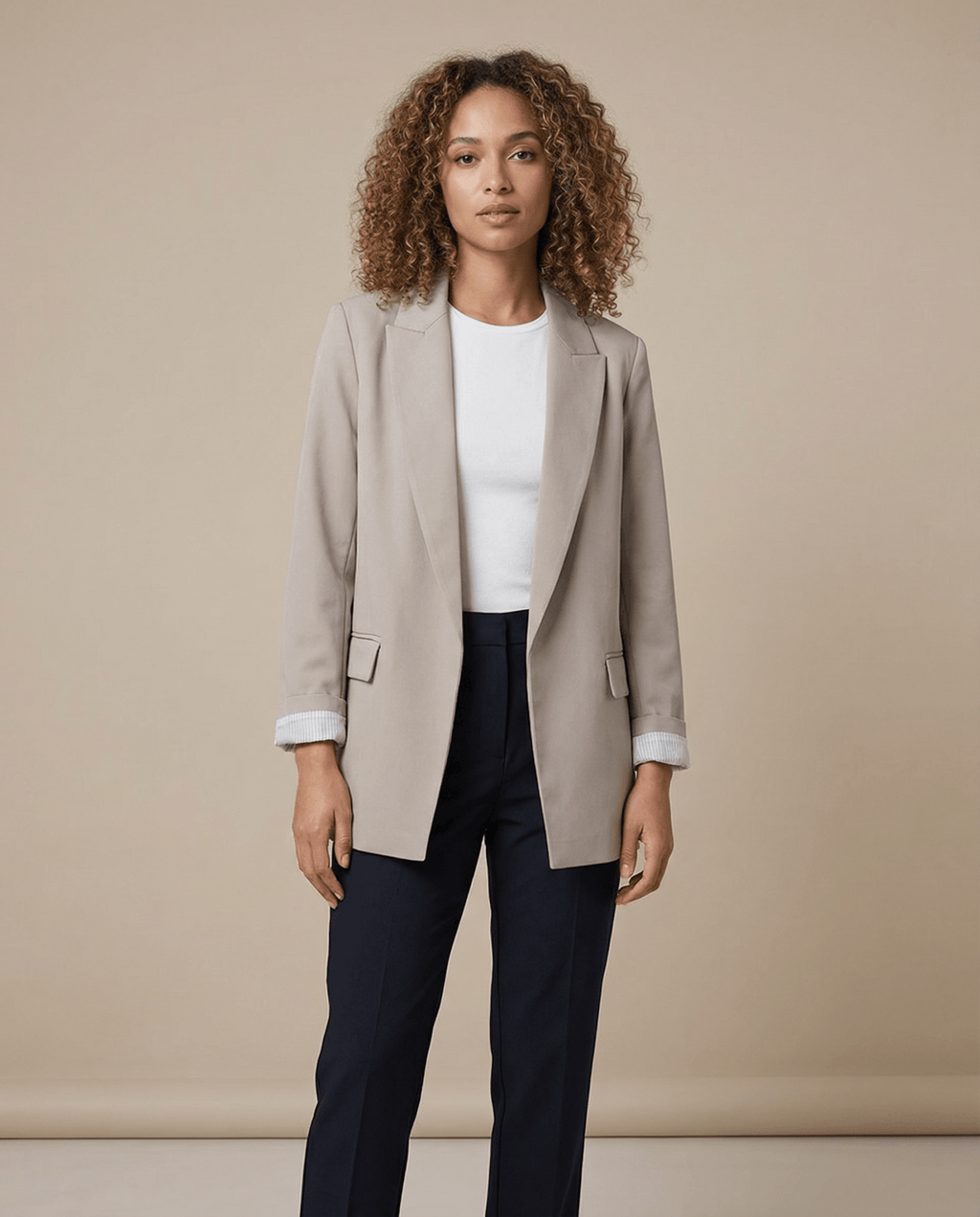 Marynarka damska oversize – długi rękaw, luźny krój - Arkadya Outlet - Women Blazer