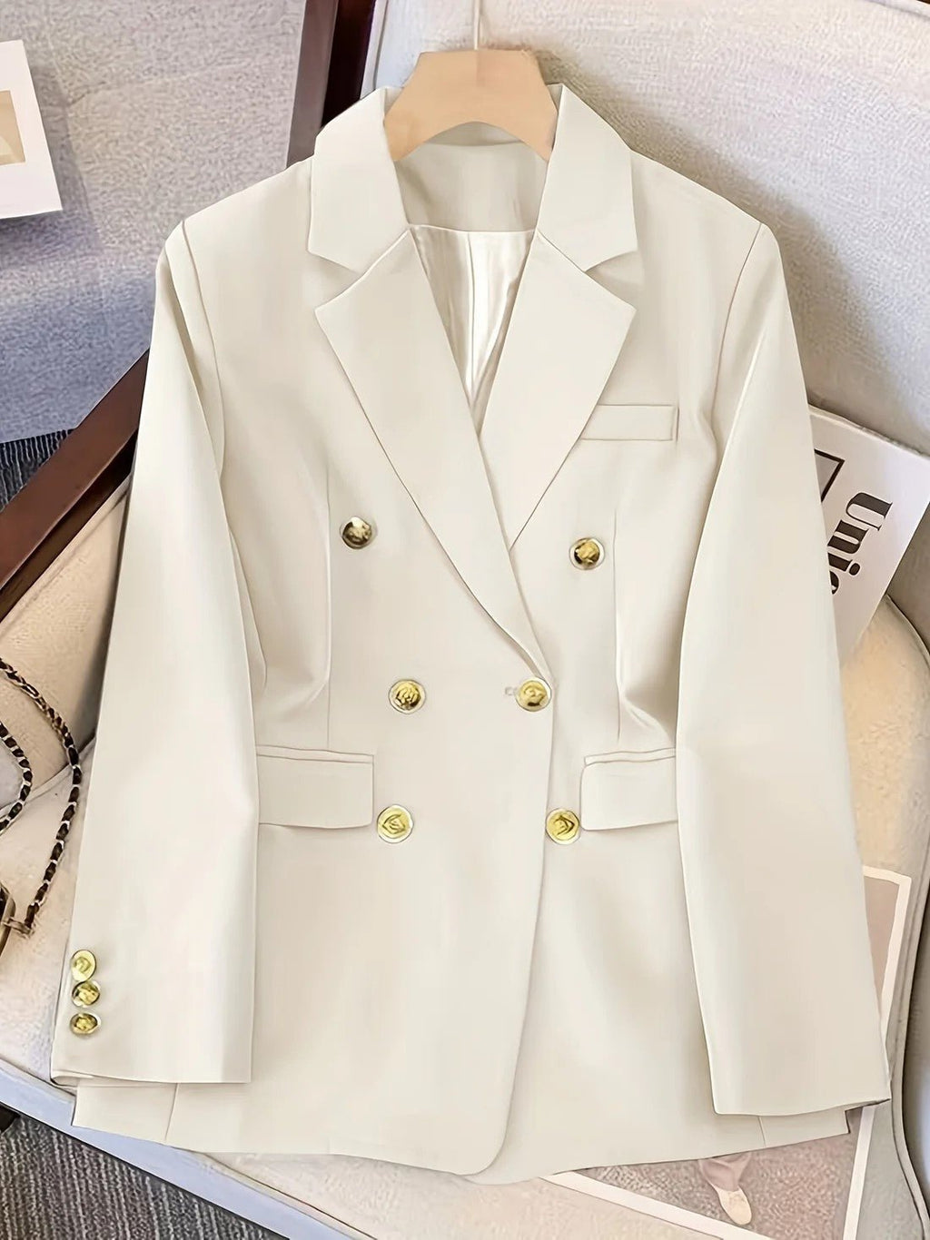 Marynarka damska płaszczowa z dwurzędowym zapięciem – sezon jesienno - zimowy - Arkadya Outlet - Women Blazer