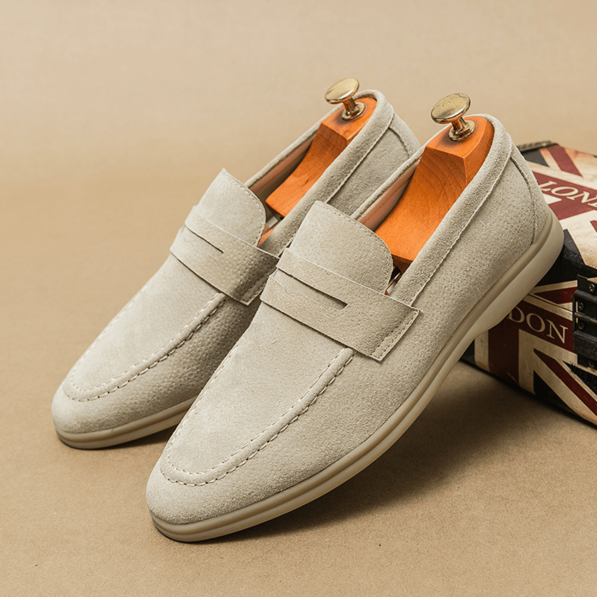 Mokasyny męskie wsuwane ze sztucznego zamszu – przeszycia - Arkadya Outlet - Men Shoes
