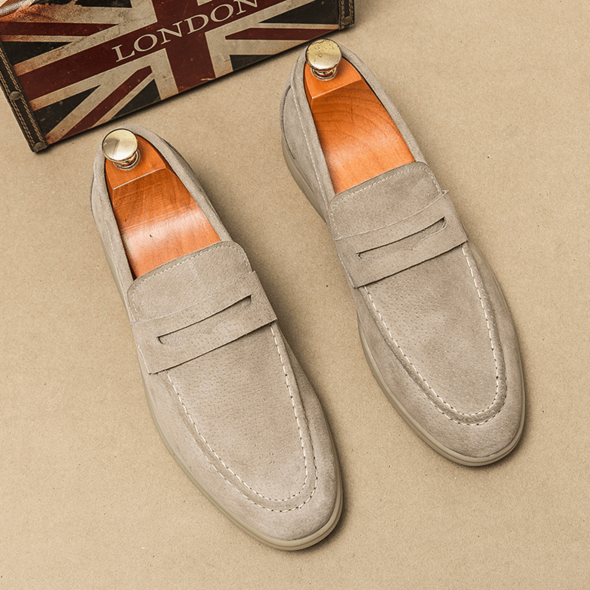 Mokasyny męskie wsuwane ze sztucznego zamszu – przeszycia - Arkadya Outlet - Men Shoes