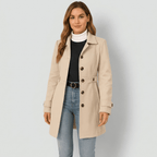 Płaszcz Damski | Dwurzędowy krój z paskiem i guzikami przy mankietach - Arkadya Outlet - Coats