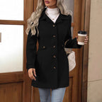 Płaszcz Damski | Dwurzędowy krój z paskiem i guzikami przy mankietach - Arkadya Outlet - Coats