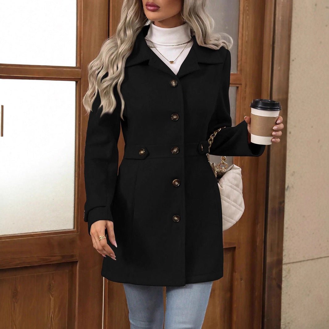 Płaszcz Damski | Dwurzędowy krój z paskiem i guzikami przy mankietach - Arkadya Outlet - Coats
