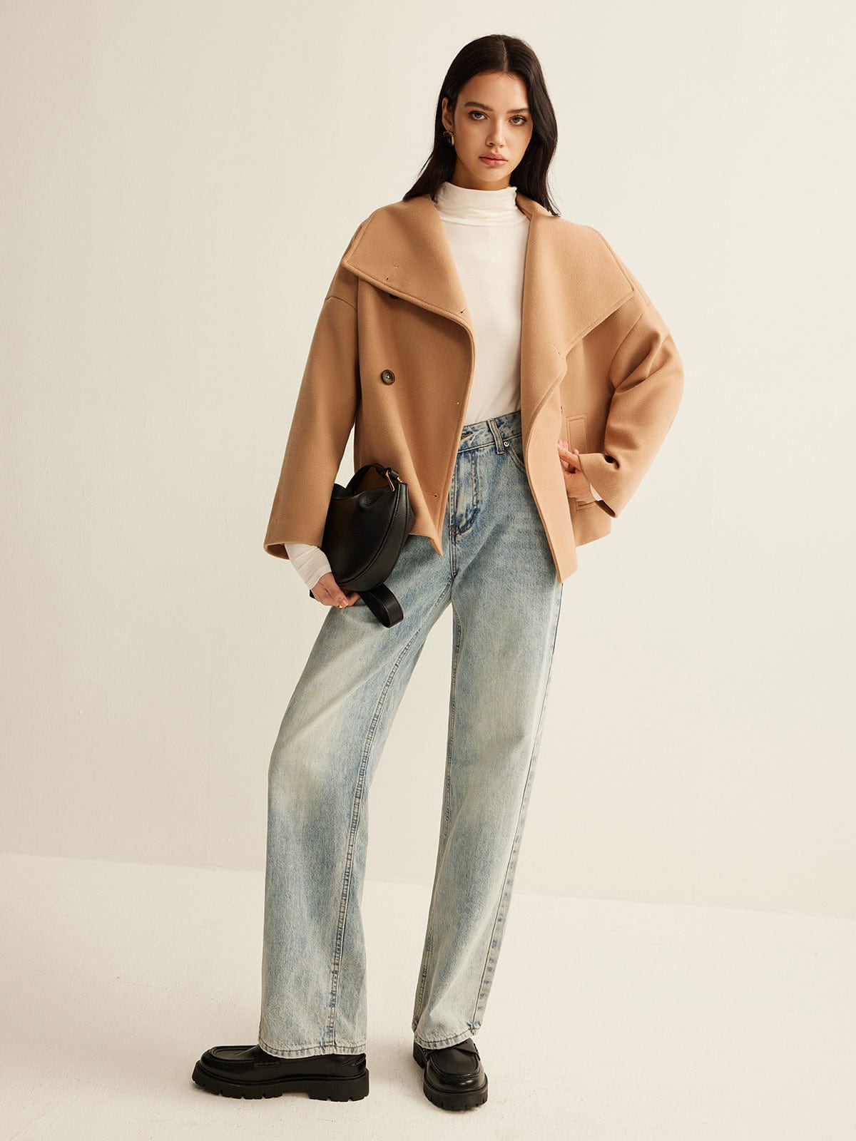 Płaszcz damski krótki dwurzędowy - Arkadya Outlet - Women Coat