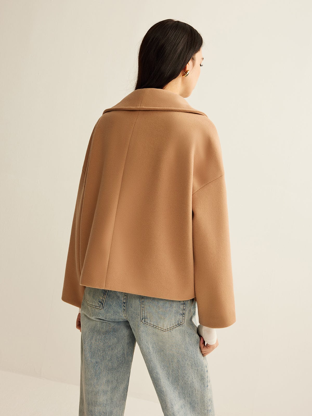Płaszcz damski krótki dwurzędowy - Arkadya Outlet - Women Coat