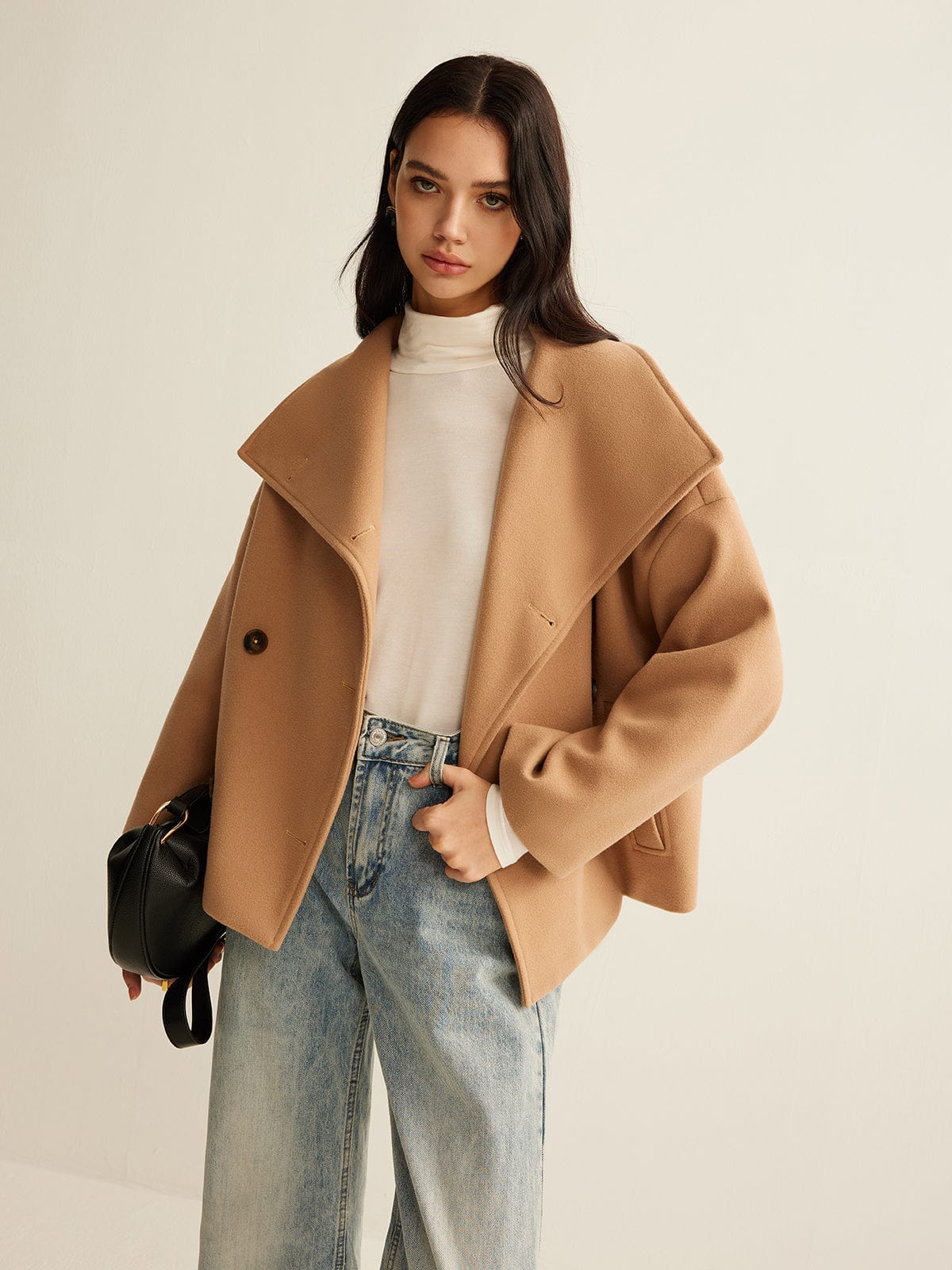 Płaszcz damski krótki dwurzędowy - Arkadya Outlet - Women Coat