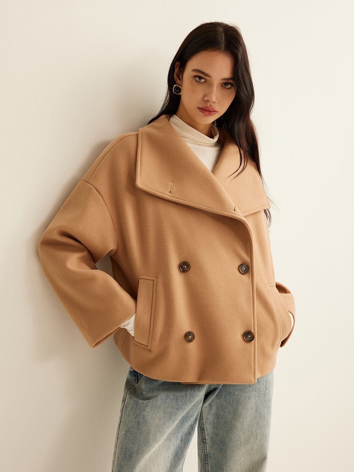 Płaszcz damski krótki dwurzędowy - Arkadya Outlet - Women Coat
