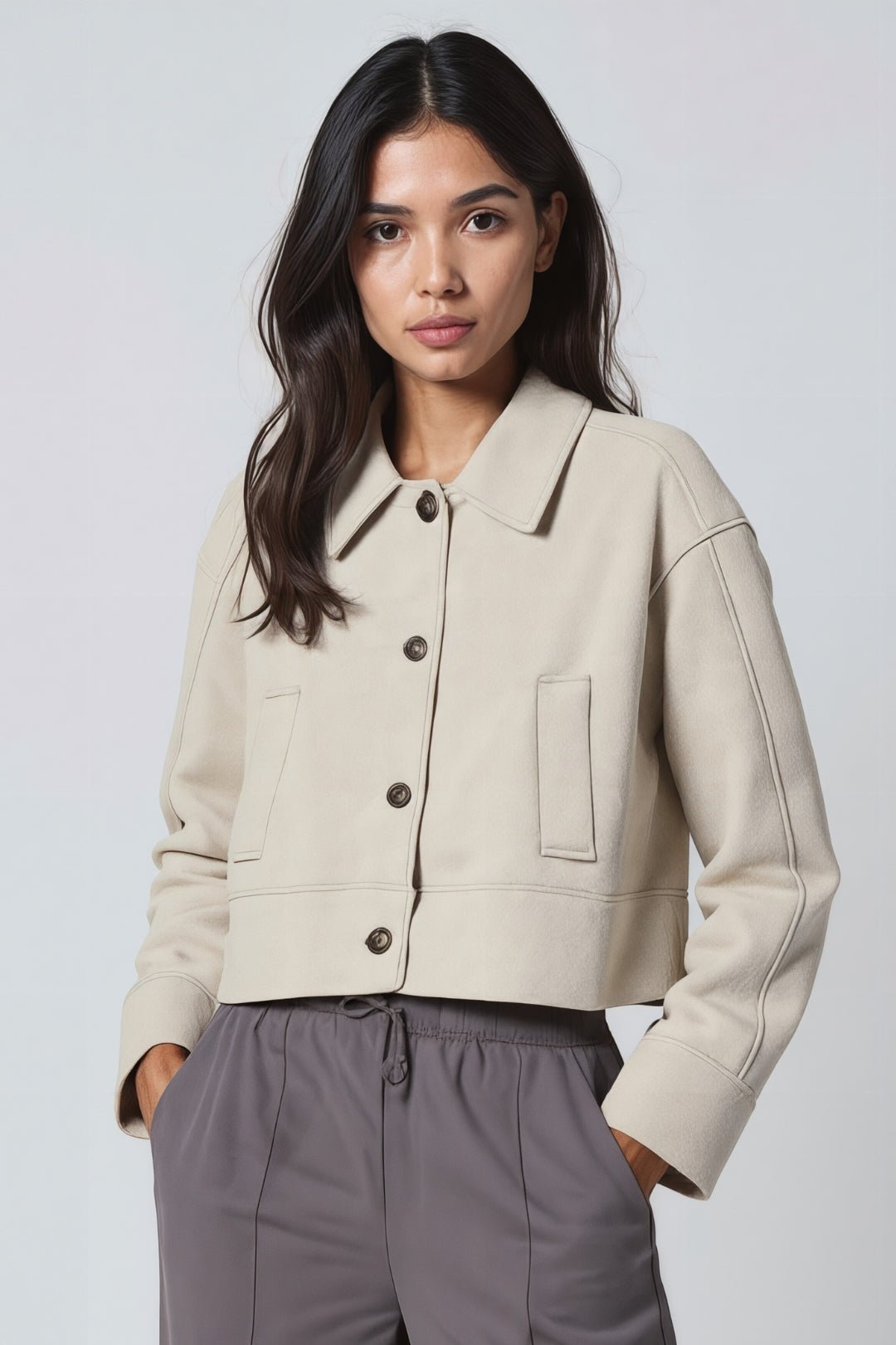 Płaszcz damski krótki z zapięciem na guziki - Arkadya Outlet - Women Jacket