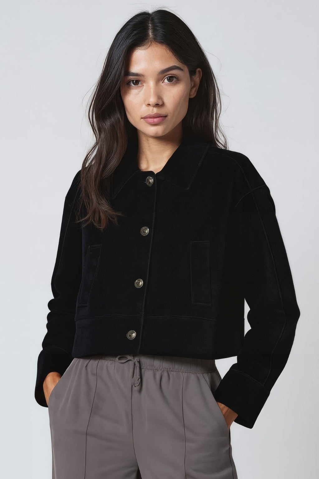 Płaszcz damski krótki z zapięciem na guziki - Arkadya Outlet - Women Jacket