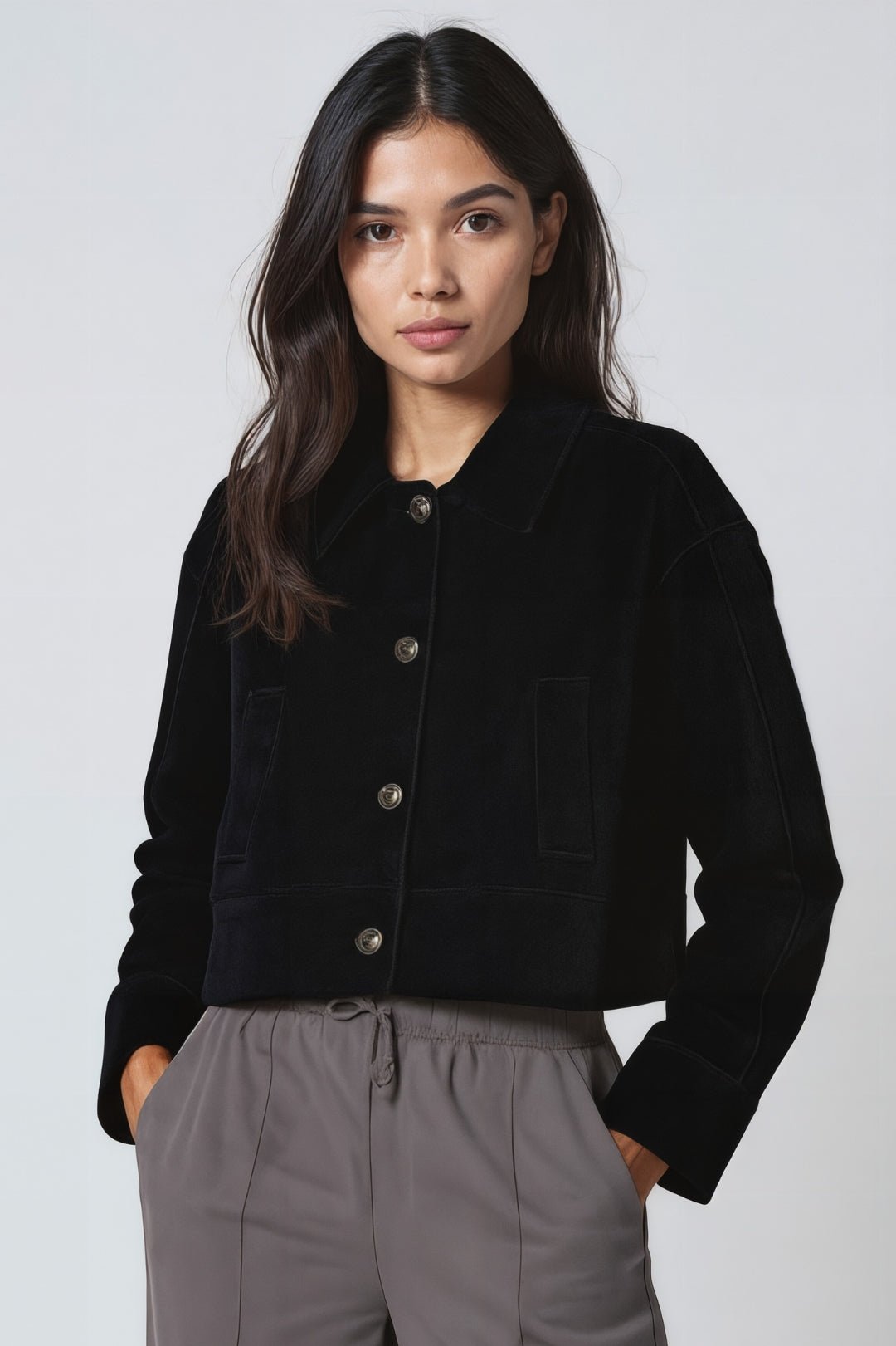 Płaszcz damski krótki z zapięciem na guziki - Arkadya Outlet - Women Jacket