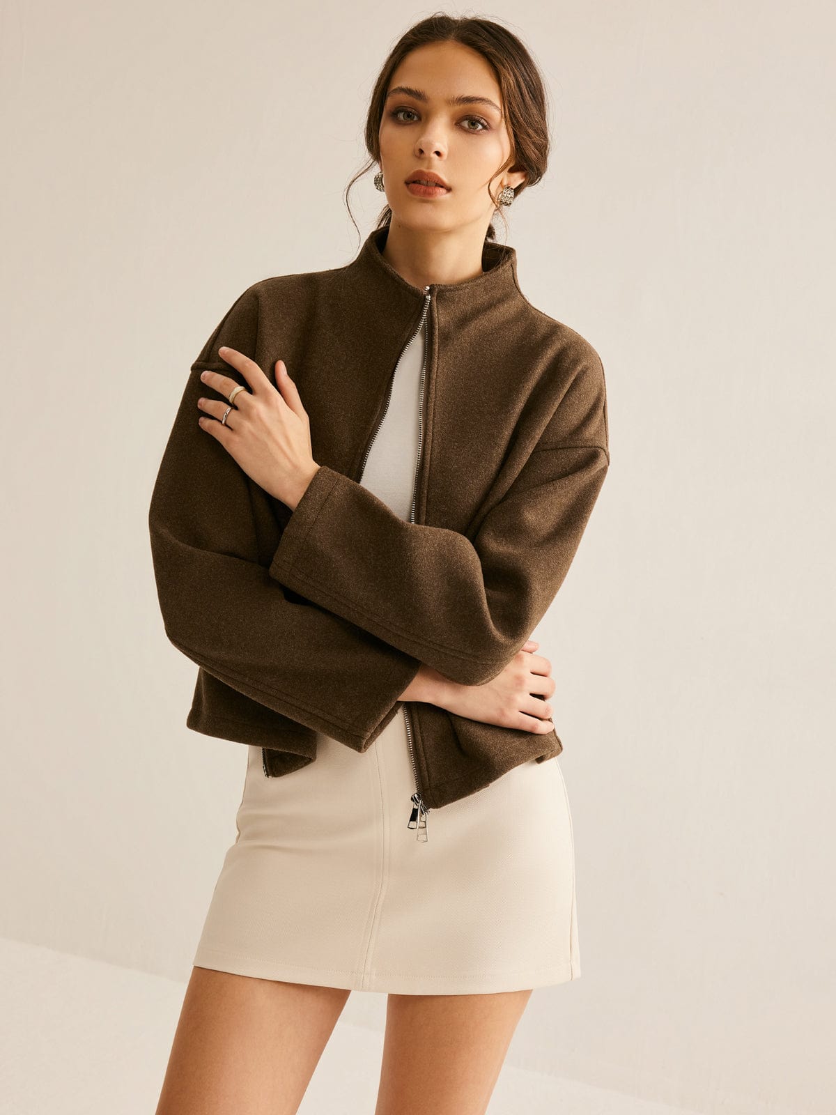 Płaszcz damski krótki ze stójką i zamkiem - Arkadya Outlet - Women Coat