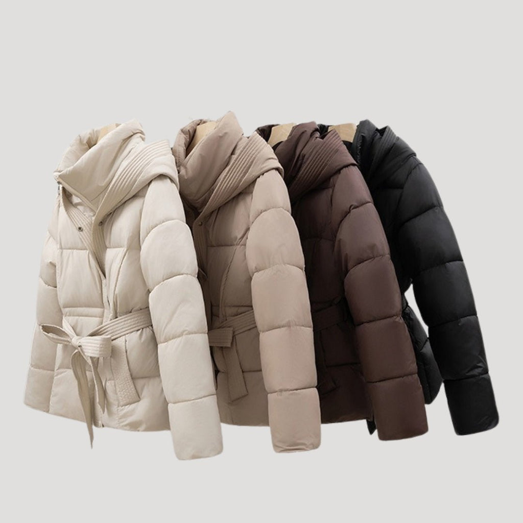 Płaszcz Damski | Pikowany krój z paskiem i kapturem - Arkadya Outlet - Coats