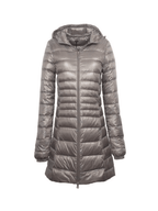 Płaszcz Damski z Kapturem | Pikowana Tkanina i Długi Krój - Arkadya Outlet - Coats