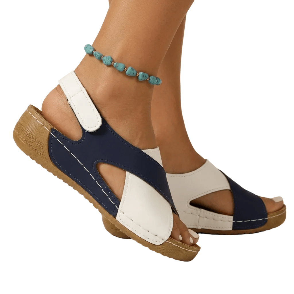 Sandały damskie na koturnie – odkryte palce, zapięcie - Arkadya Outlet - Women Sandals