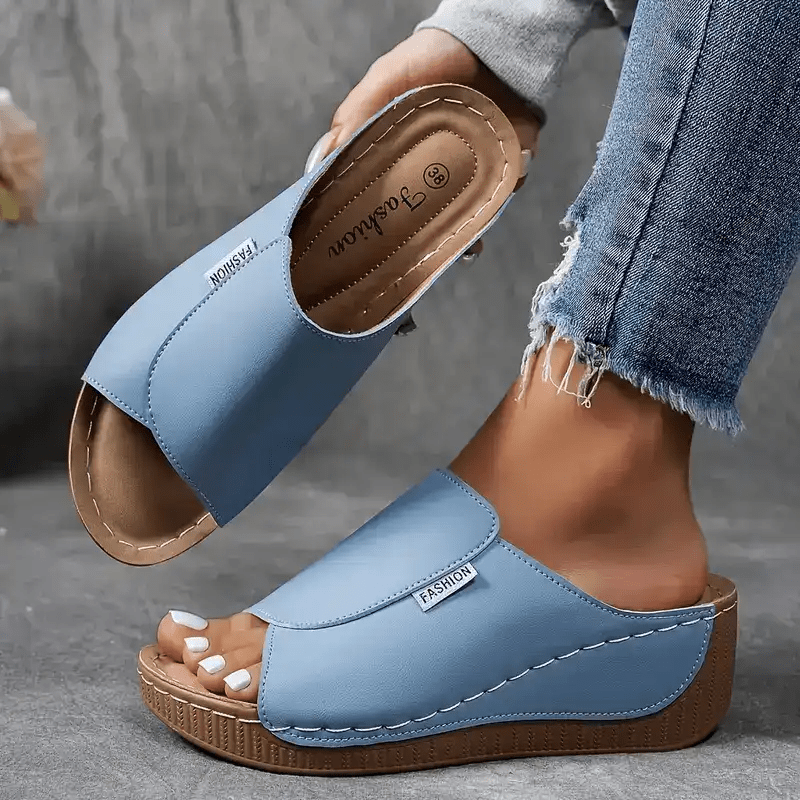 Sandały damskie wsuwane na koturnie – odkryty nosek - Arkadya Outlet - Women Sandals