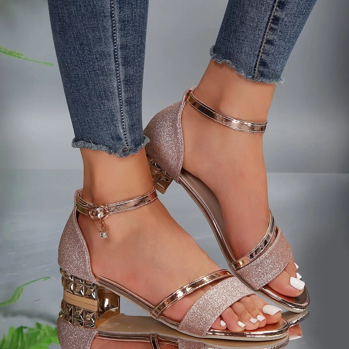 Sandały damskie z paskami – zapięcie na kostce - Arkadya Outlet - Women Sandals