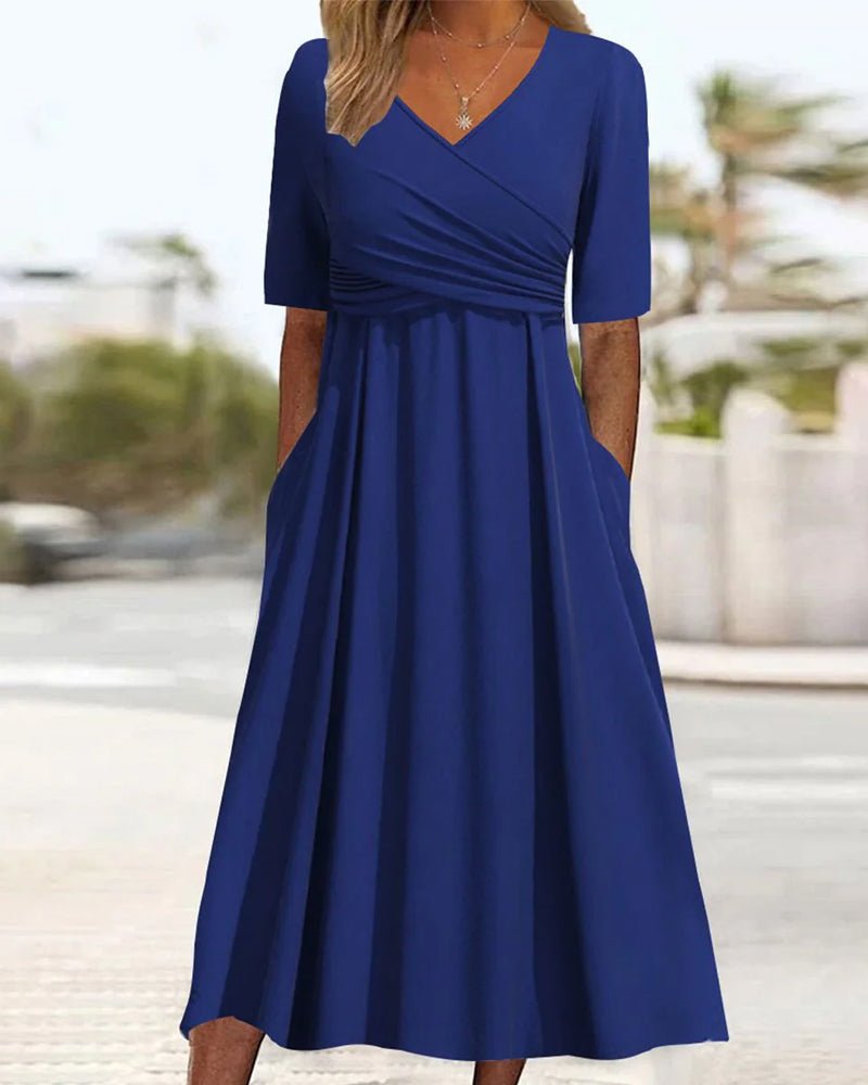 Sukienka Damska | Krój A-line z dekoltem w serek i kieszeniami - Arkadya Outlet - Dresses