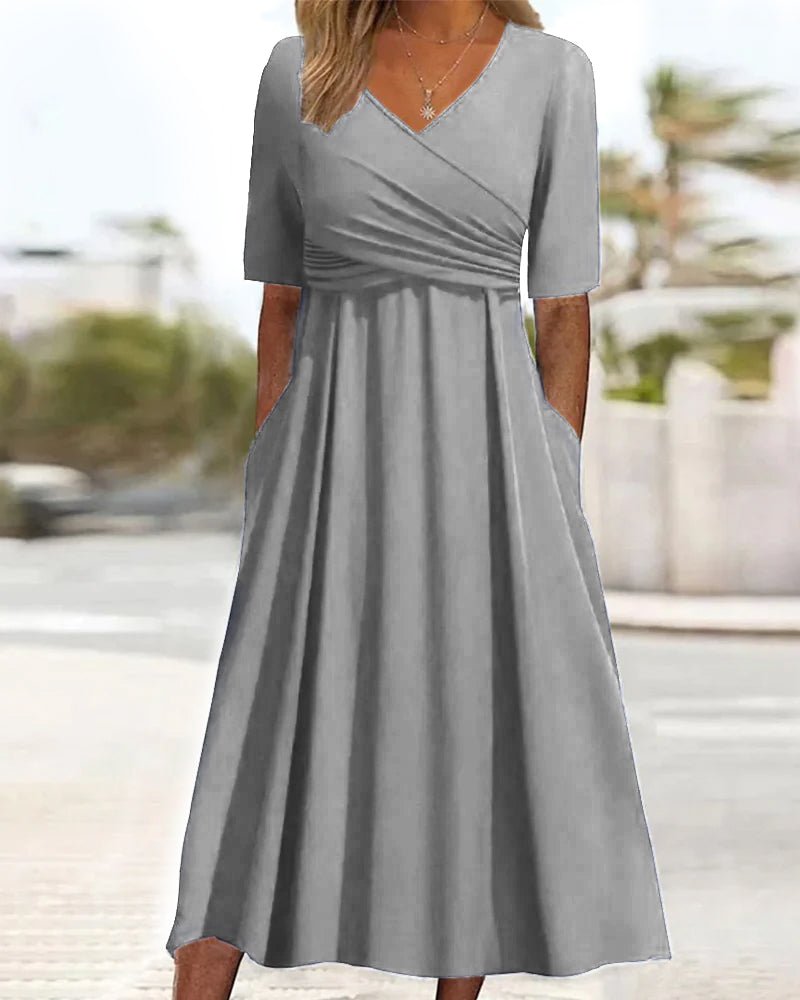 Sukienka Damska | Krój A-line z dekoltem w serek i kieszeniami - Arkadya Outlet - Dresses