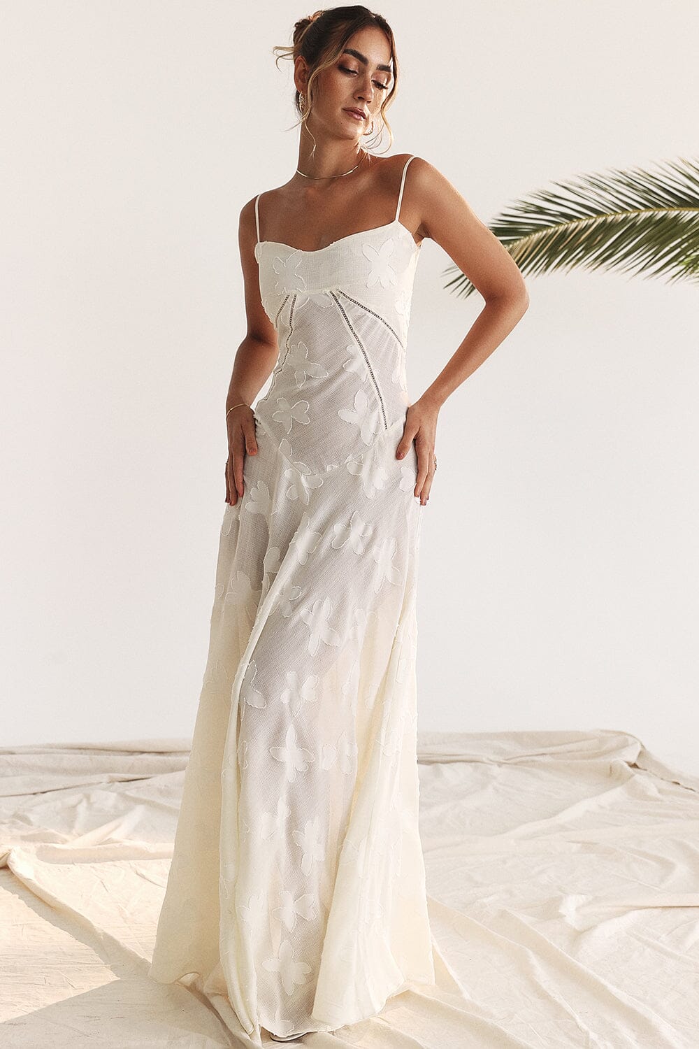 Sukienka Damska Maxi | Pełna długość z dekoracyjnymi detalami - Arkadya Outlet - Dresses