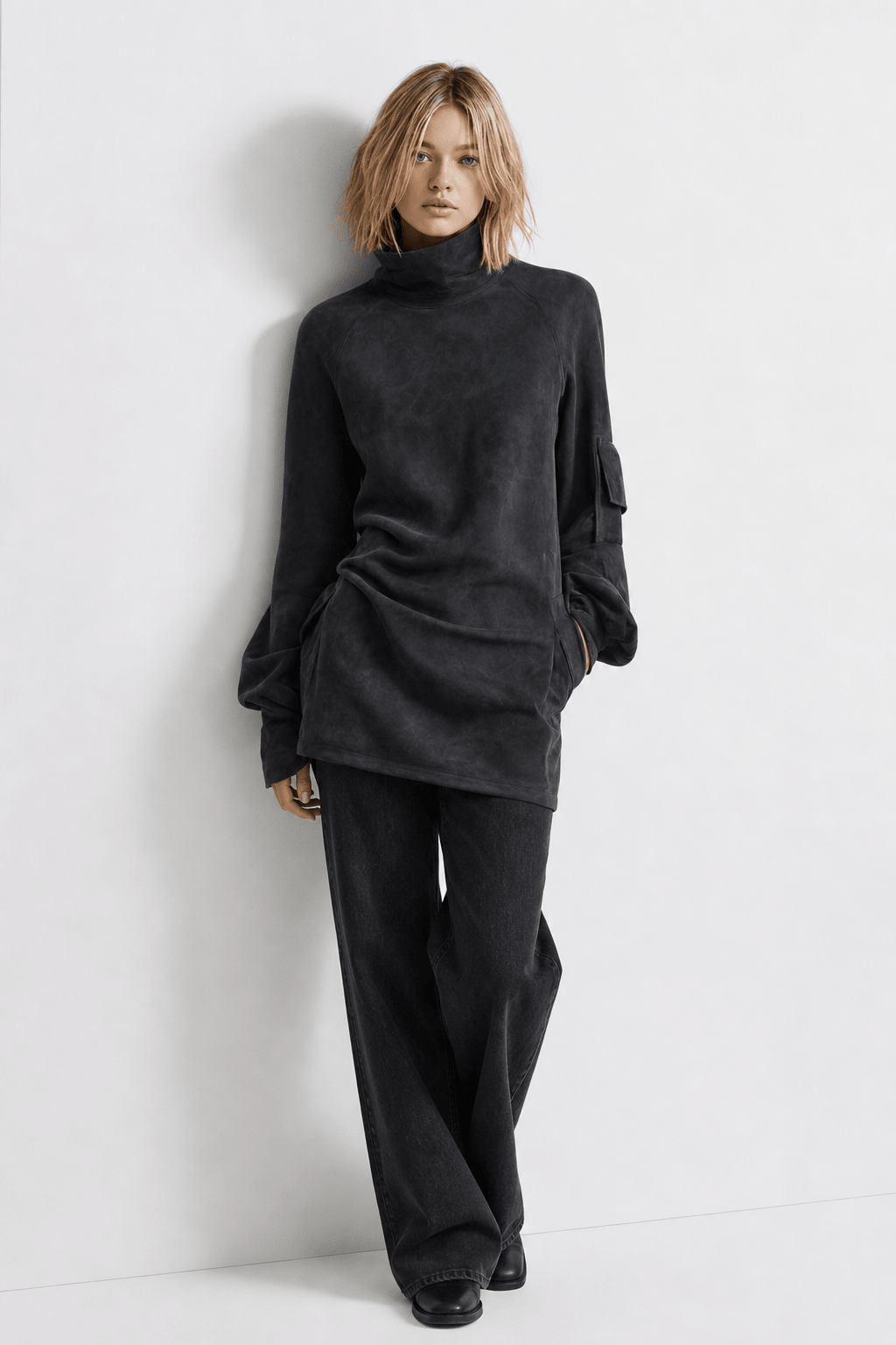 Sukienka Damska Mini | Oversizowy Fason z Golfem i Kieszeniami - Arkadya Outlet - Dresses