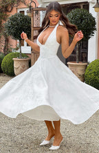 Sukienka damska z dekoltem halter bez rękawów – elegancki krój - Arkadya Outlet - Women Midi Dress