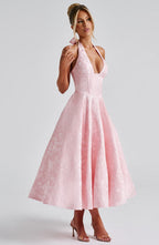 Sukienka damska z dekoltem halter bez rękawów – elegancki krój - Arkadya Outlet - Women Midi Dress