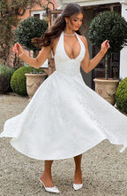 Sukienka damska z dekoltem halter bez rękawów – elegancki krój - Arkadya Outlet - Women Midi Dress
