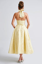 Sukienka damska z dekoltem halter bez rękawów – elegancki krój - Arkadya Outlet - Women Midi Dress