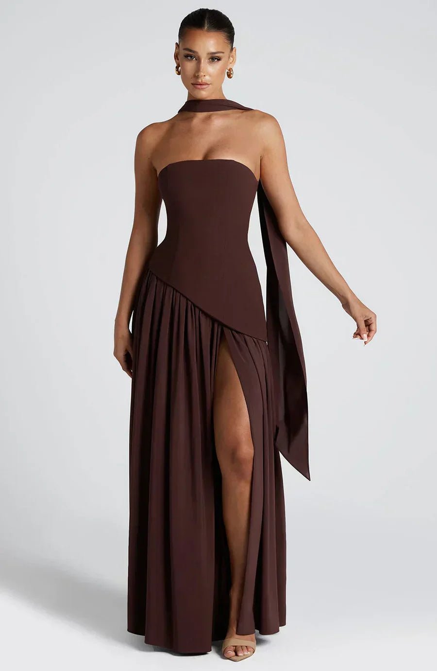 Sukienka maxi damska bez ramiączek – rozcięcie - Arkadya Outlet - Women Maxi Dress