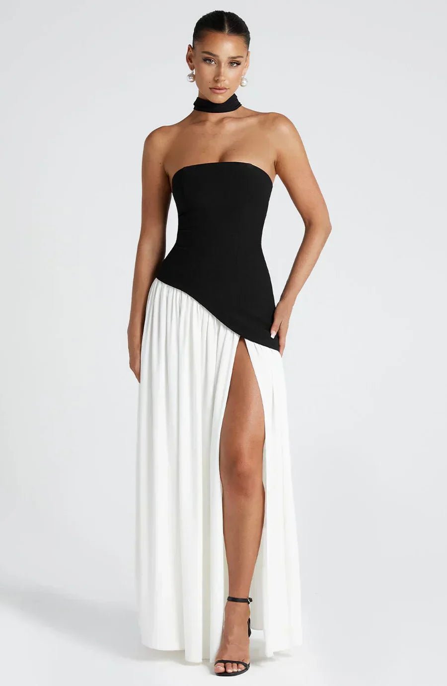 Sukienka maxi damska bez ramiączek – rozcięcie - Arkadya Outlet - Women Maxi Dress
