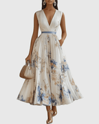 Sukienka maxi damska w kwiaty bez rękawów z dekoltem w serek – plisowana, kontrastowy pas w talii - Arkadya Outlet - Women Maxi Dress