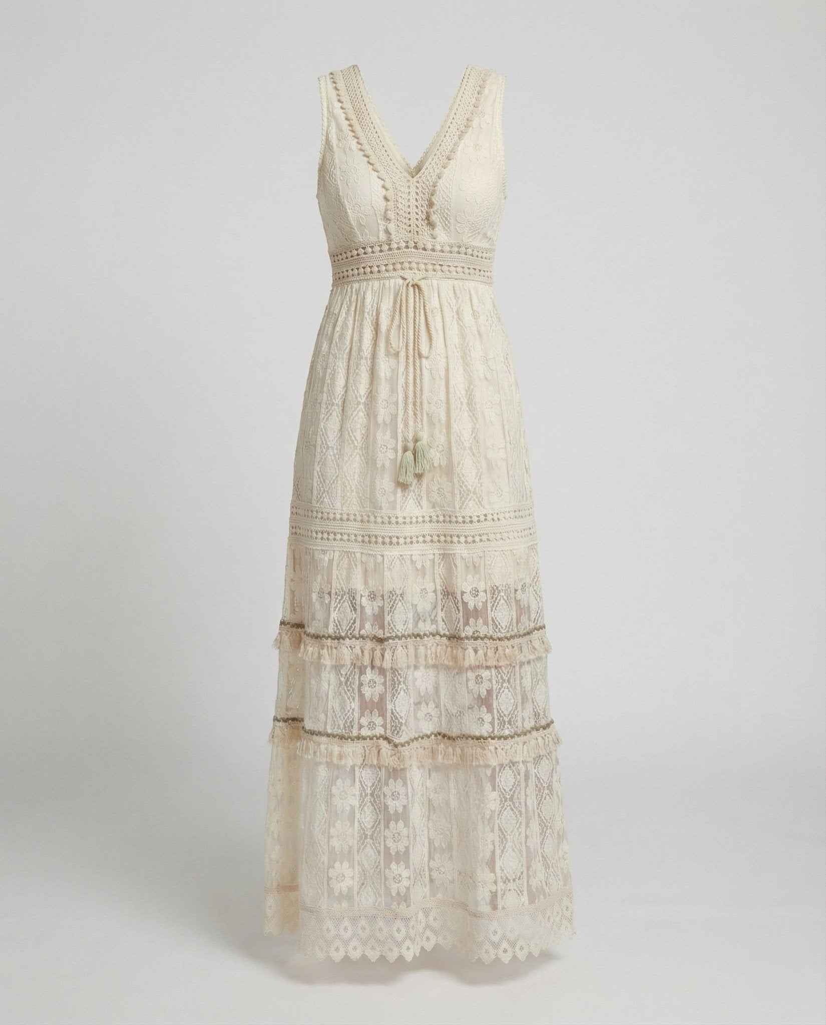 Sukienka maxi haftowana z dekoltem V - Arkadya Outlet - Women Maxi Dress
