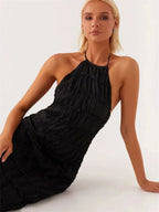Sukienka maxi halter z warstwowymi plisami i koronką - Arkadya Outlet - Women Maxi Dress