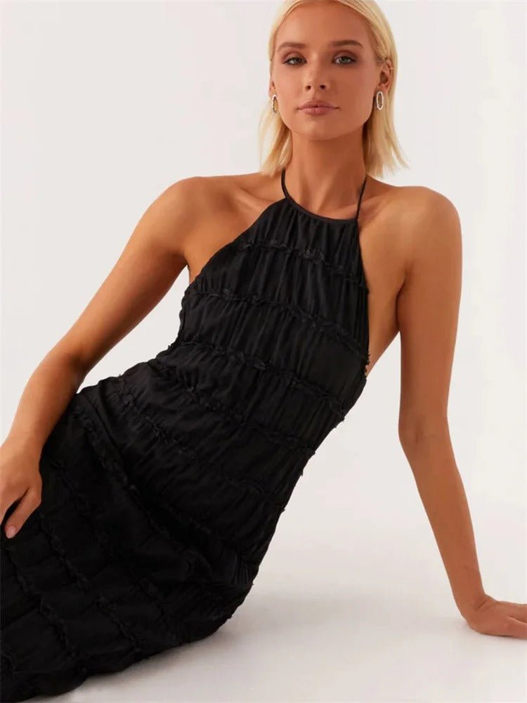 Sukienka maxi halter z warstwowymi plisami i koronką - Arkadya Outlet - Women Maxi Dress