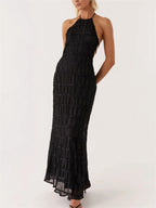 Sukienka maxi halter z warstwowymi plisami i koronką - Arkadya Outlet - Women Maxi Dress