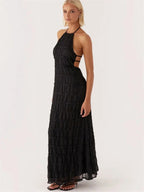 Sukienka maxi halter z warstwowymi plisami i koronką - Arkadya Outlet - Women Maxi Dress