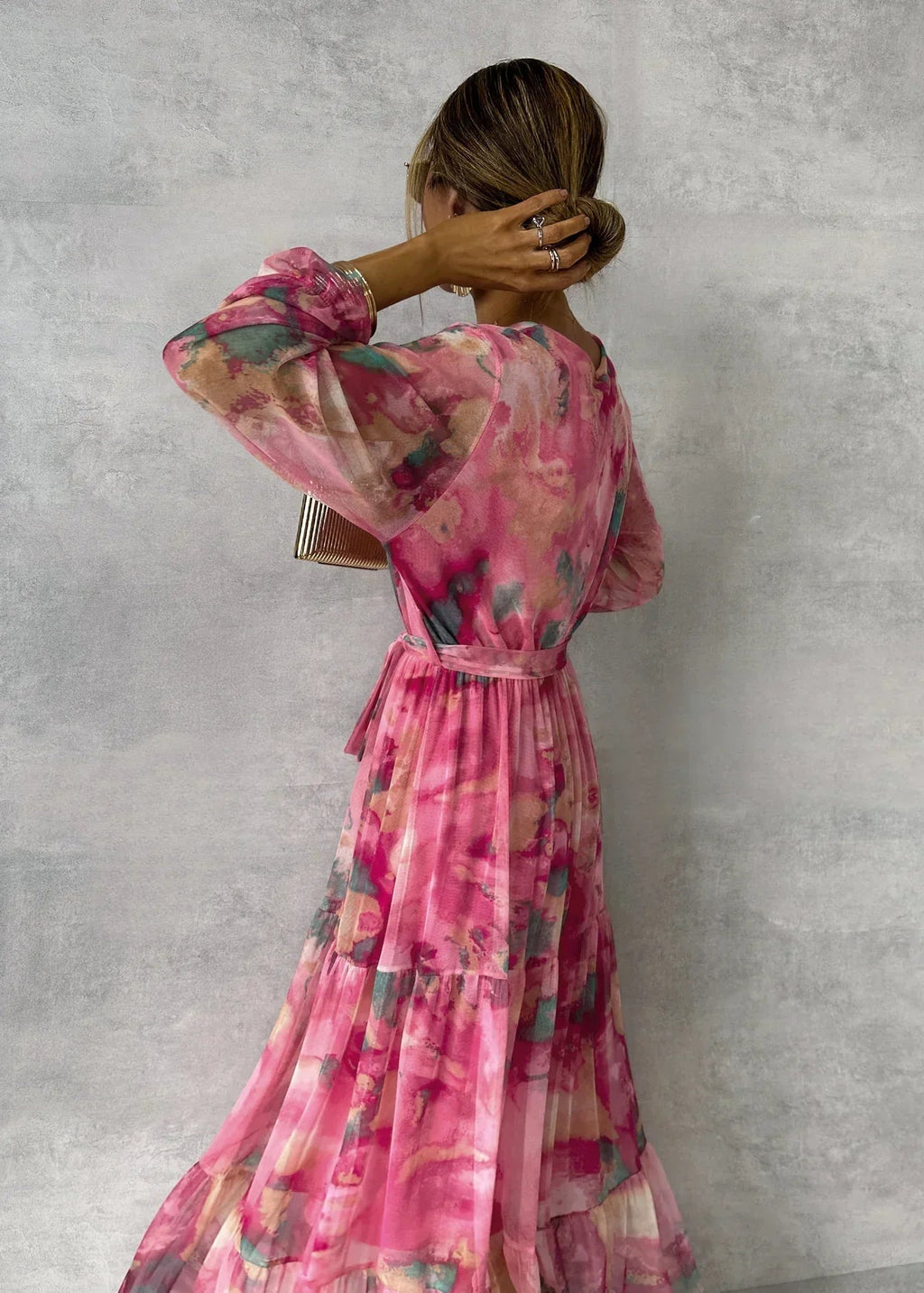 Sukienka maxi kopertowa z długim rękawem - Arkadya Outlet - Women Maxi Dress