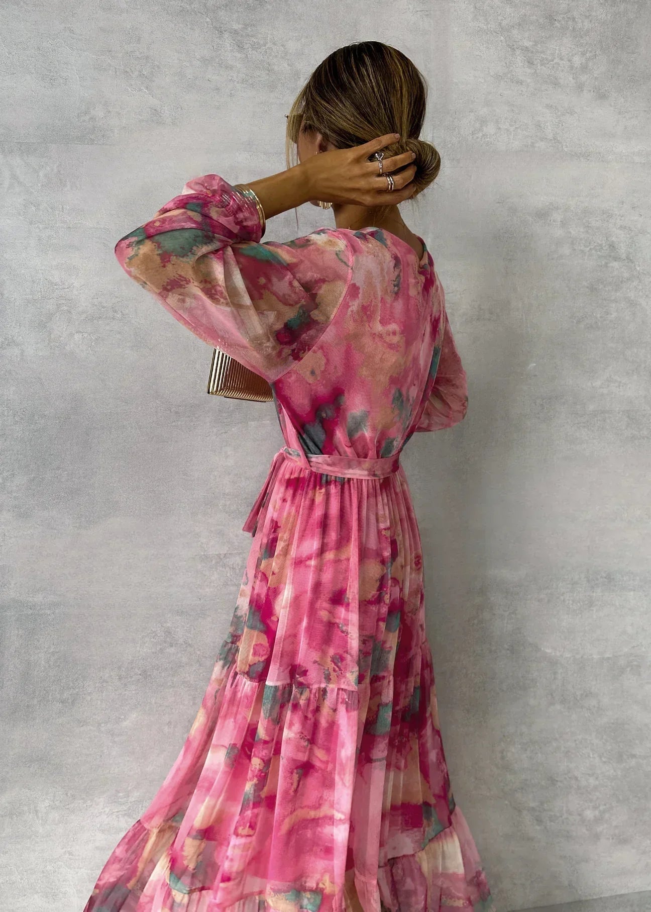 Sukienka maxi kopertowa z długim rękawem - Arkadya Outlet - Women Maxi Dress