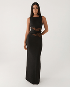Sukienka maxi koronkowa dopasowana - Arkadya Outlet - Women Maxi Dress