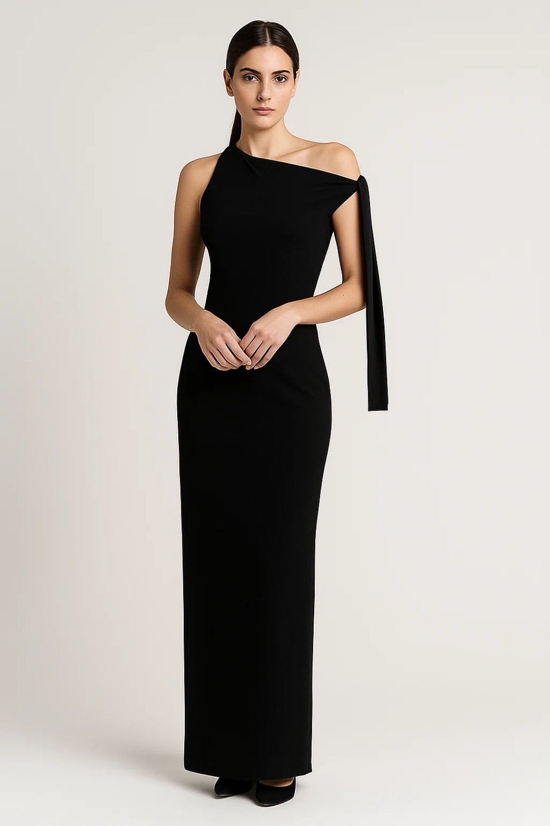 Sukienka maxi na jedno ramię dopasowana - Arkadya Outlet - Women Maxi Dress