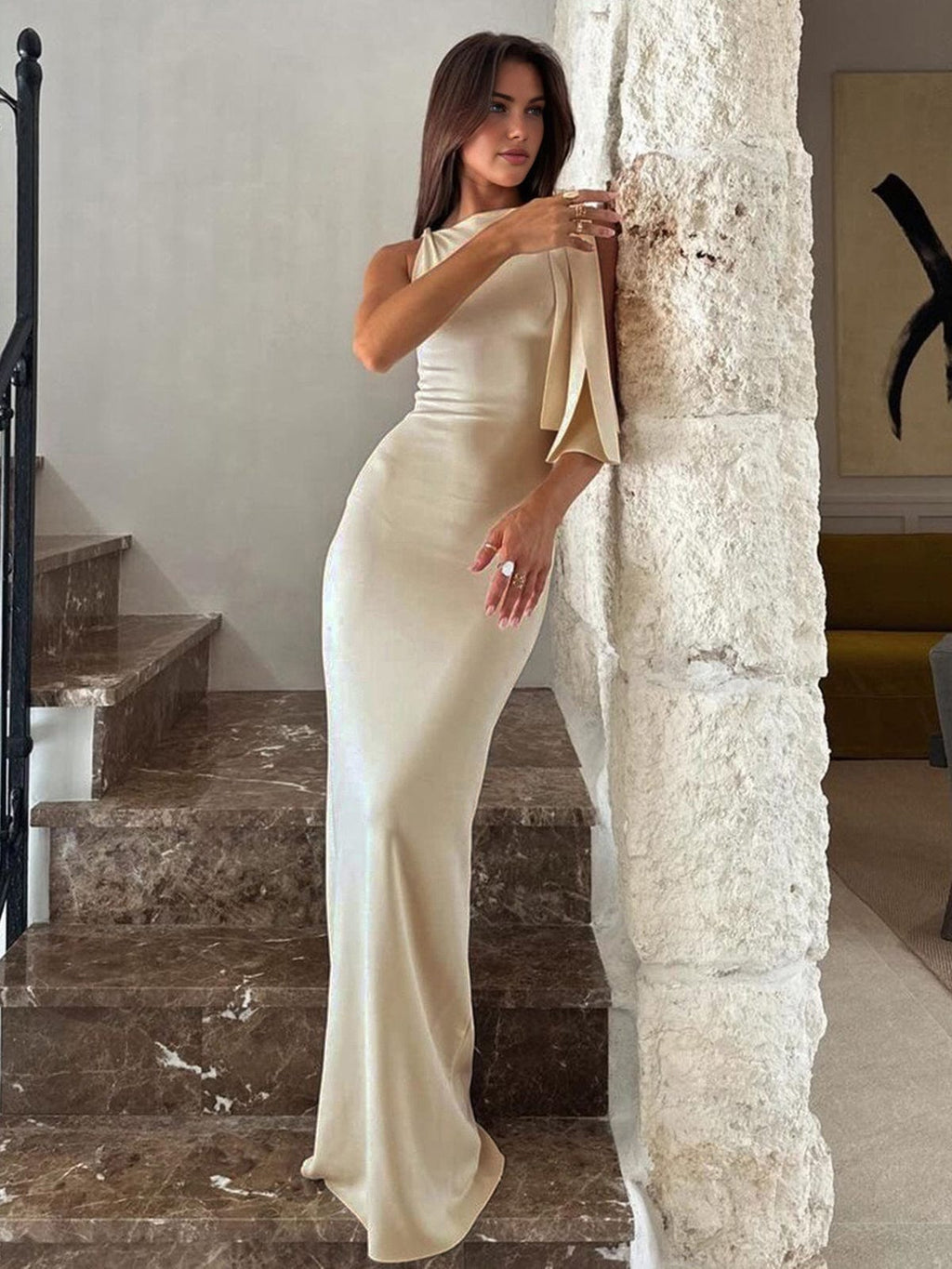 Sukienka maxi na jedno ramię z kokardą - Arkadya Outlet - Women Maxi Dress