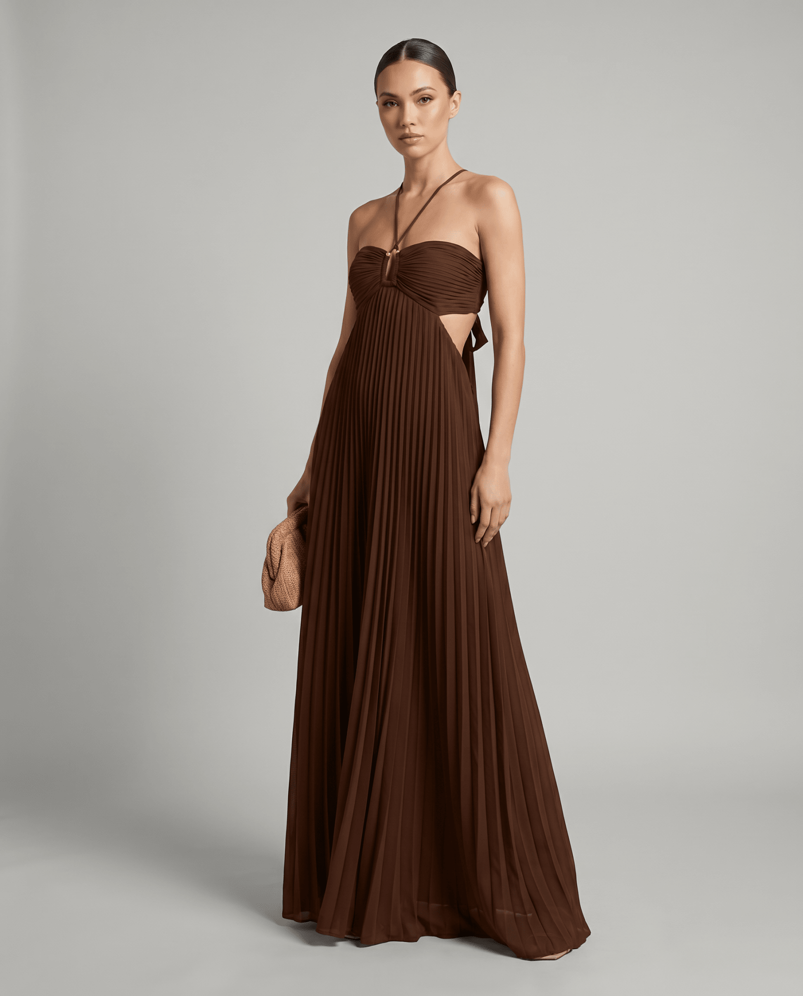 Sukienka maxi plisowana halter z odkrytymi plecami - Arkadya Outlet - Women Maxi Dress