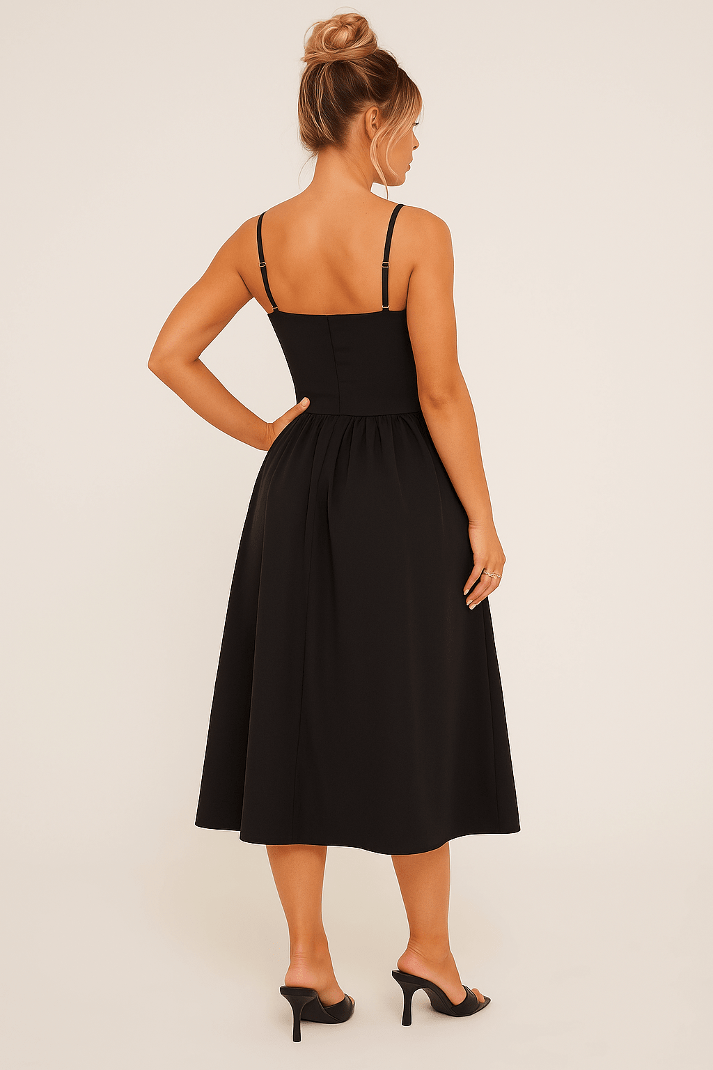 Sukienka maxi plisowana o kroju łyżwiarskim - Arkadya Outlet - Women Maxi Dress