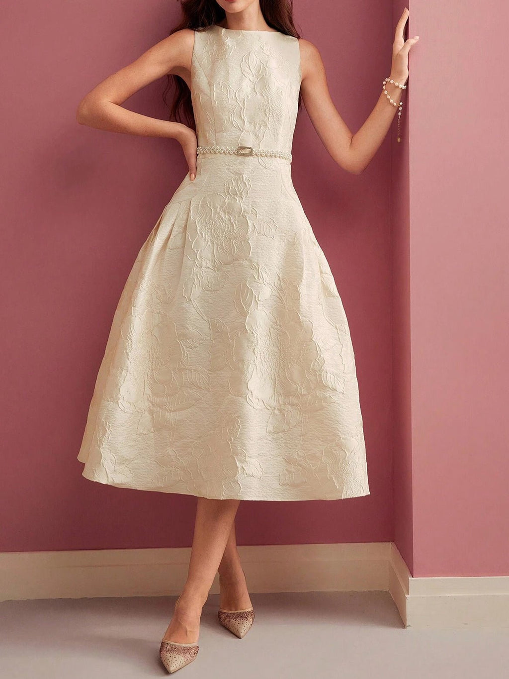 Sukienka midi A - line plisowana z dekoltem łódkowym - Arkadya Outlet - Women Midi Dress