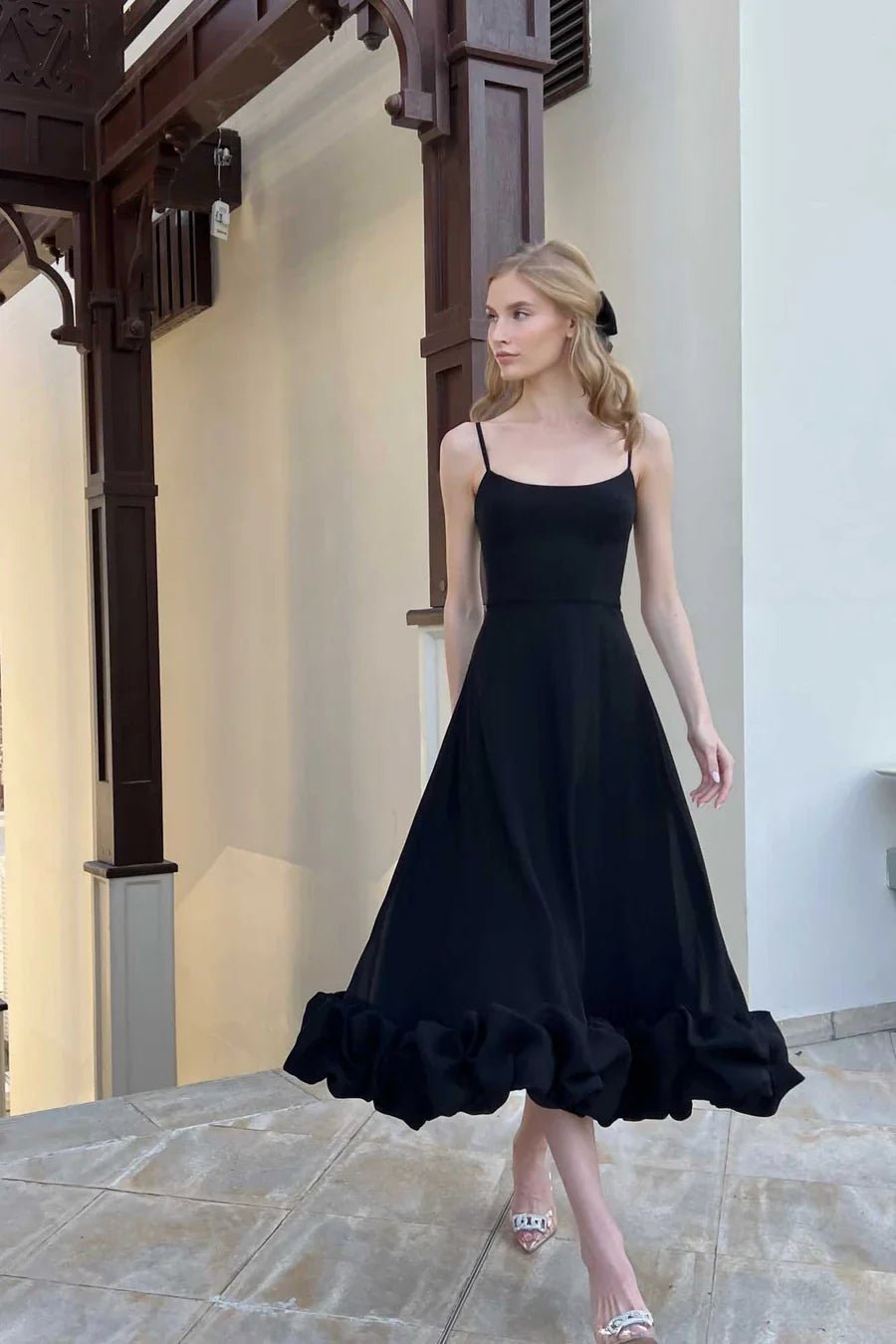 Sukienka midi asymetryczna z falbaną - Arkadya Outlet - Women Midi Dress