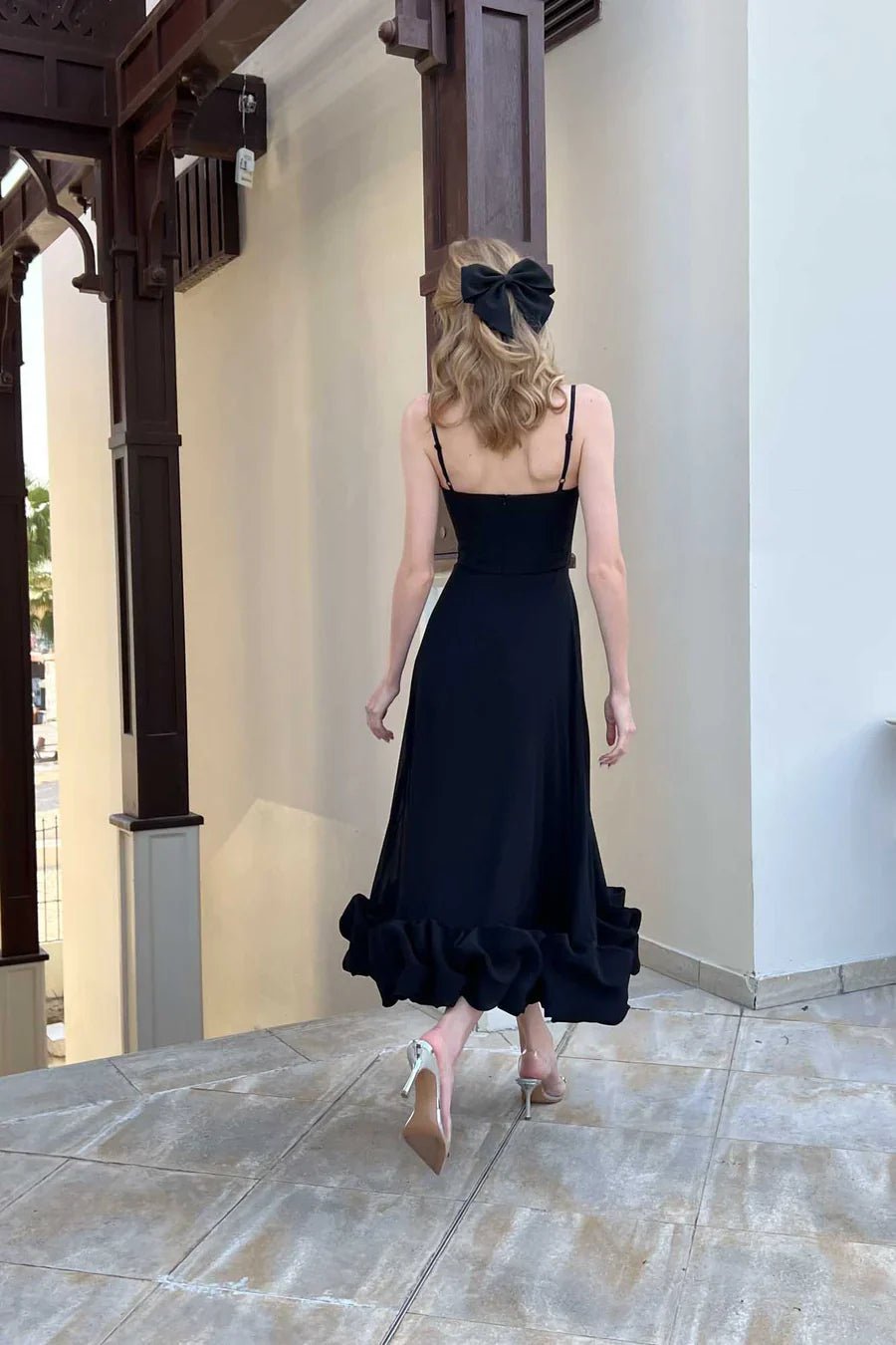 Sukienka midi asymetryczna z falbaną - Arkadya Outlet - Women Midi Dress