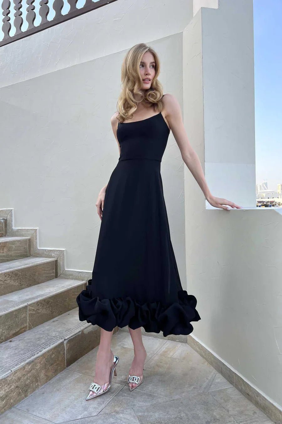 Sukienka midi asymetryczna z falbaną - Arkadya Outlet - Women Midi Dress