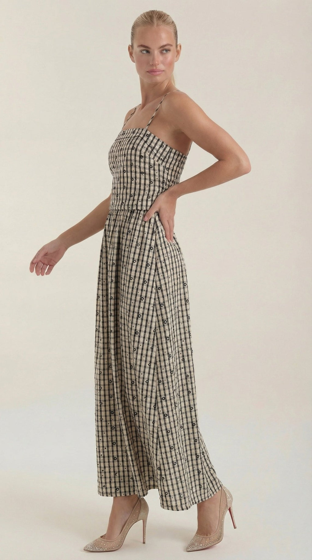 Sukienka midi bez rękawów – kwadratowy dekolt - Arkadya Outlet - Women Midi Dress