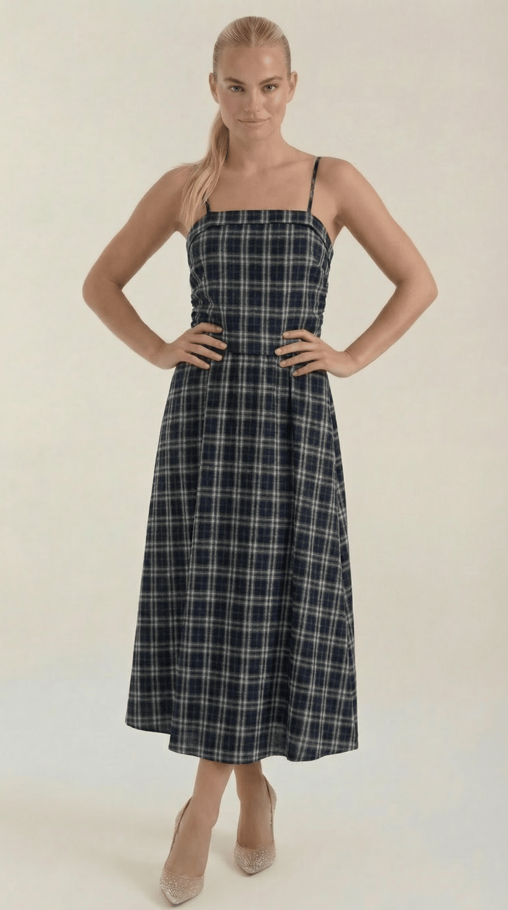 Sukienka midi bez rękawów – kwadratowy dekolt - Arkadya Outlet - Women Midi Dress